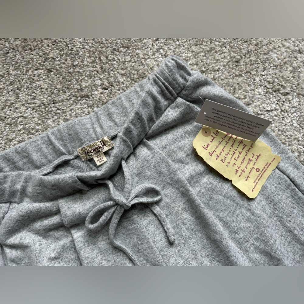 Women’s One World Gray Lounge Pants - Picture 5 of 6